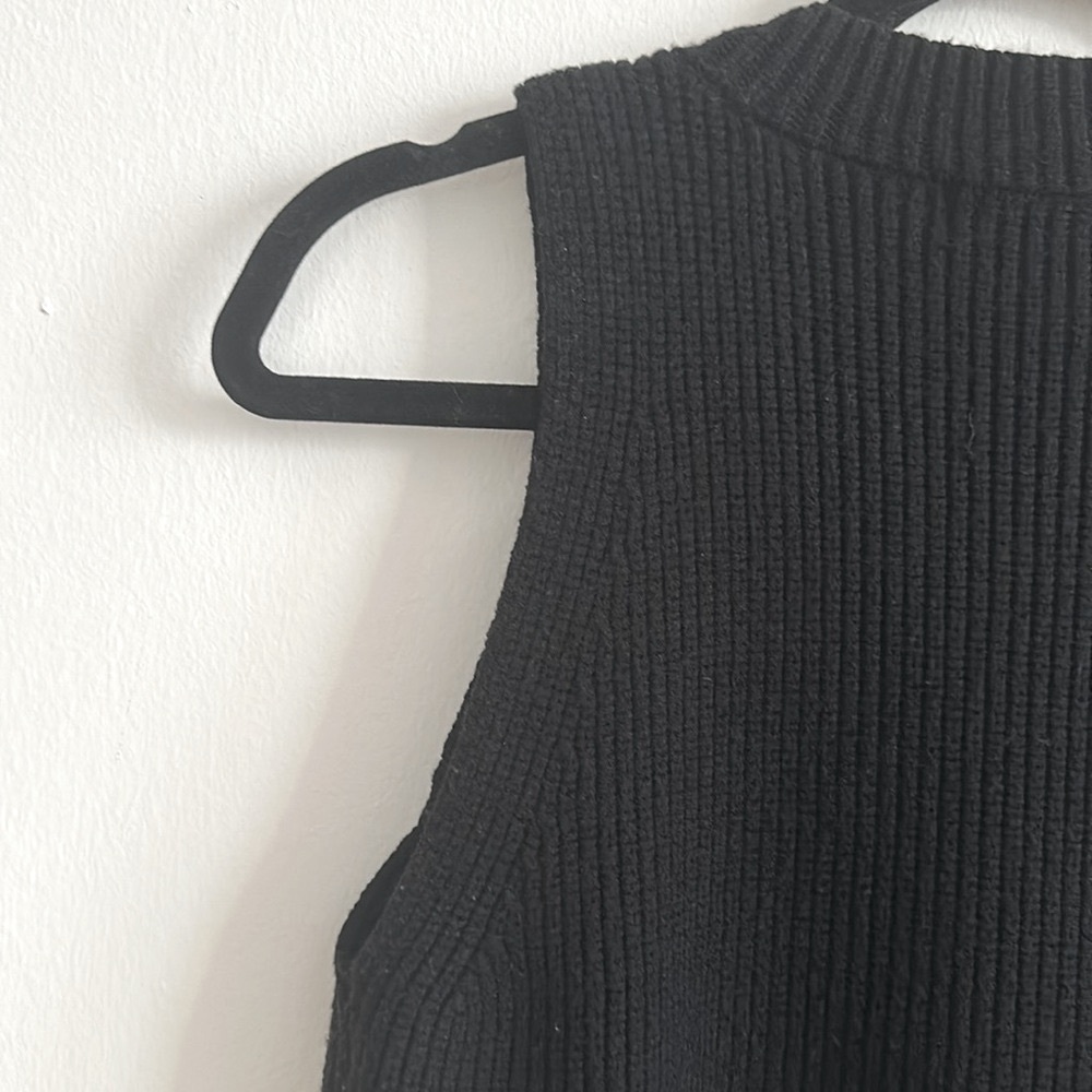Black Sleeveless Knit Crop Top, Sz M - Picture 7 of 9